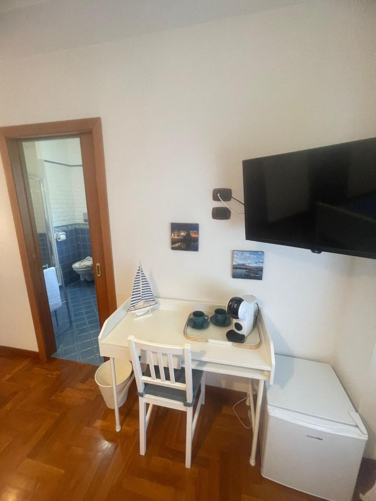 Hotel Reginella House à Naples Extérieur photo
